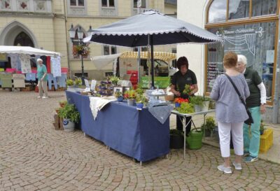 Verkauf von Kräutersträussen in Greiz Wochenmarkt 17.07.2020